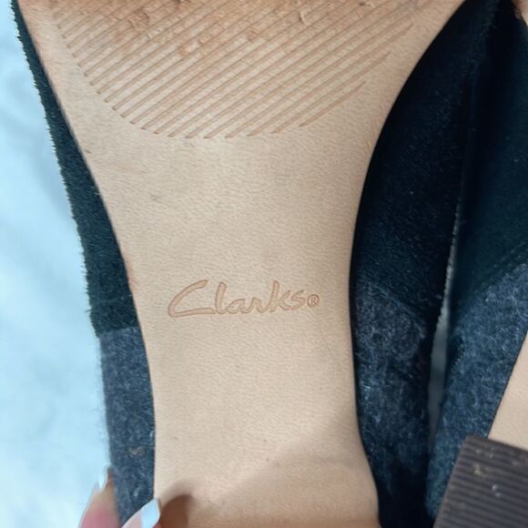 Clarks Cushion Plus “Spiced River” Two Tone Suede/Felt Heel Ankle Booties. Sz 9. - Picture 9 of 10